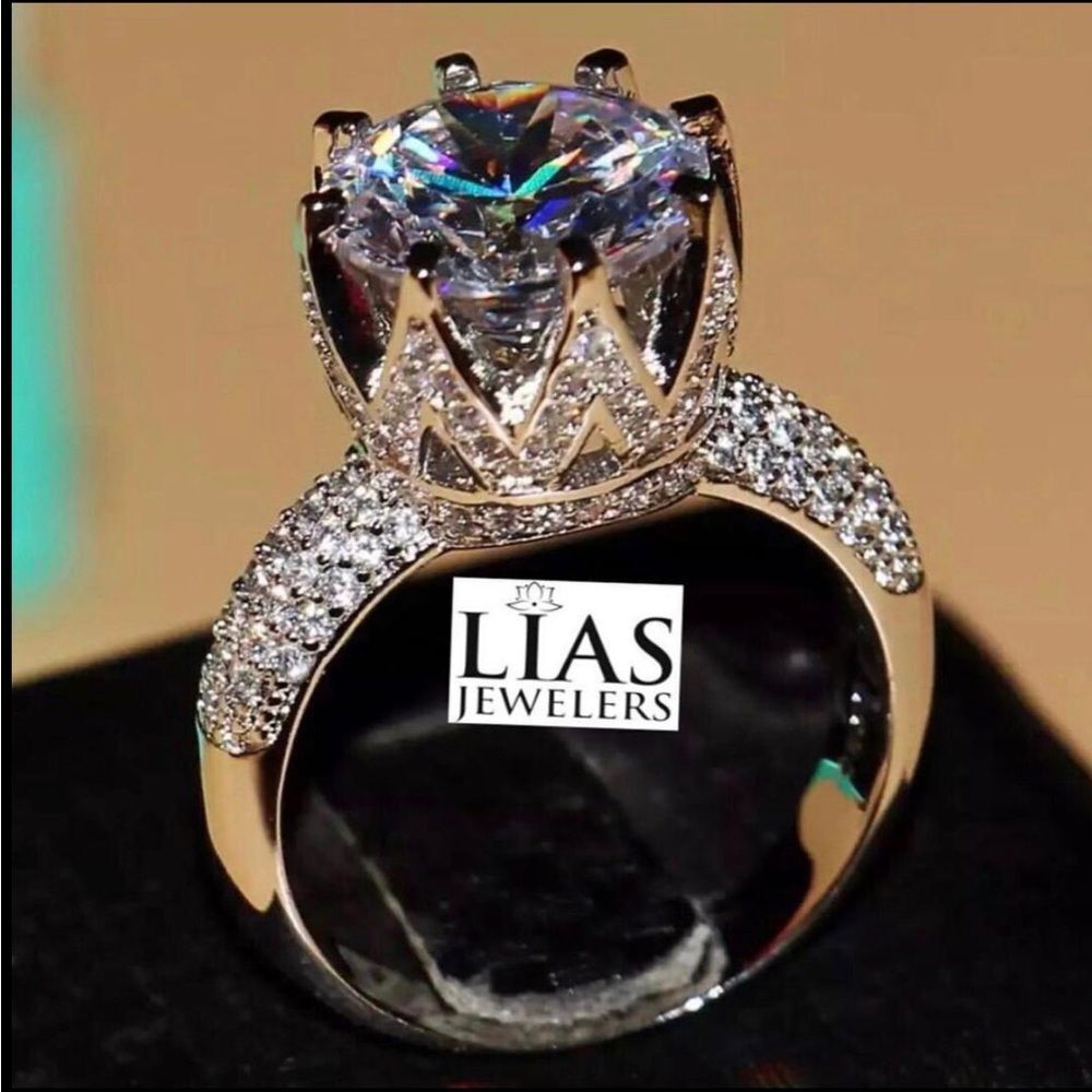 New 18k white gold engagement ring